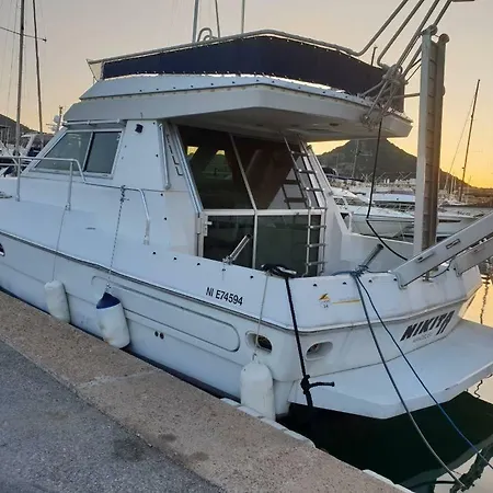 Ferretti 36 ' Bateau à Quai Vieux-port Festival La Croisette Bateau-hôtel Cannes