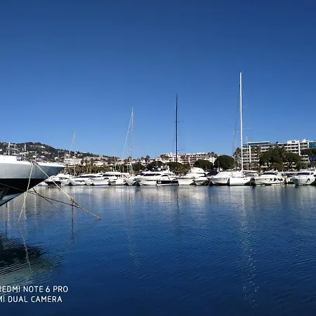 Bateau-hôtel Ferretti 36 ' Bateau à Quai Vieux-port Festival La Croisette *